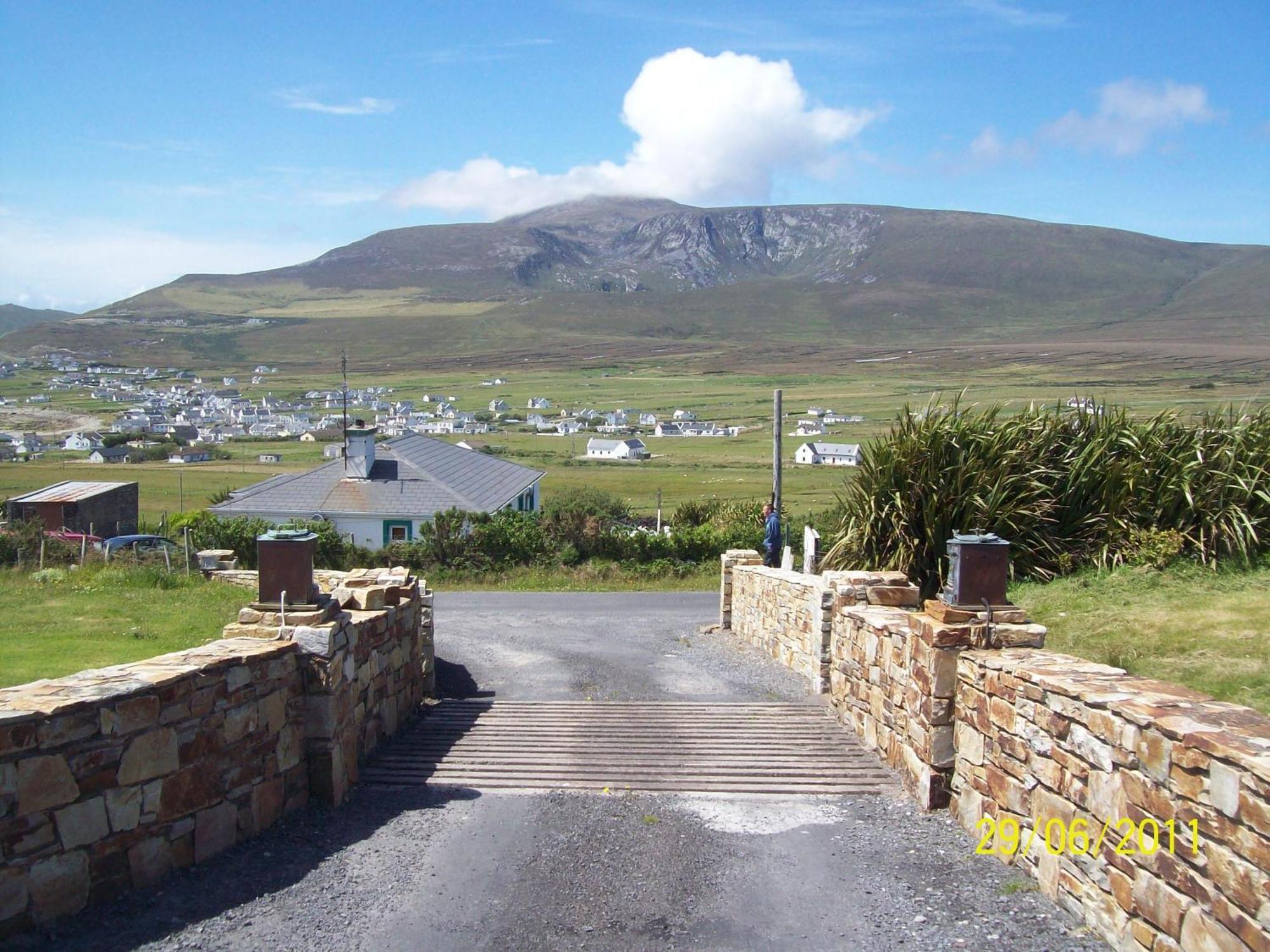 Achill West Coast House Bed & Breakfast Dooagh ภายนอก รูปภาพ