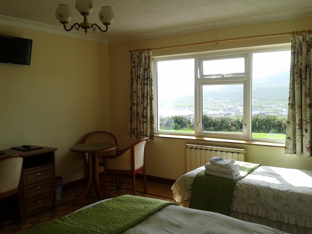 Achill West Coast House Bed & Breakfast Dooagh ภายนอก รูปภาพ
