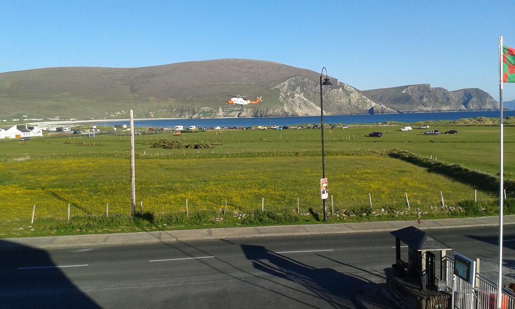 Achill West Coast House Bed & Breakfast Dooagh ภายนอก รูปภาพ