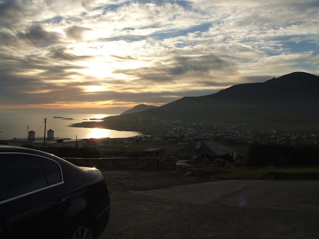 Achill West Coast House Bed & Breakfast Dooagh ภายนอก รูปภาพ